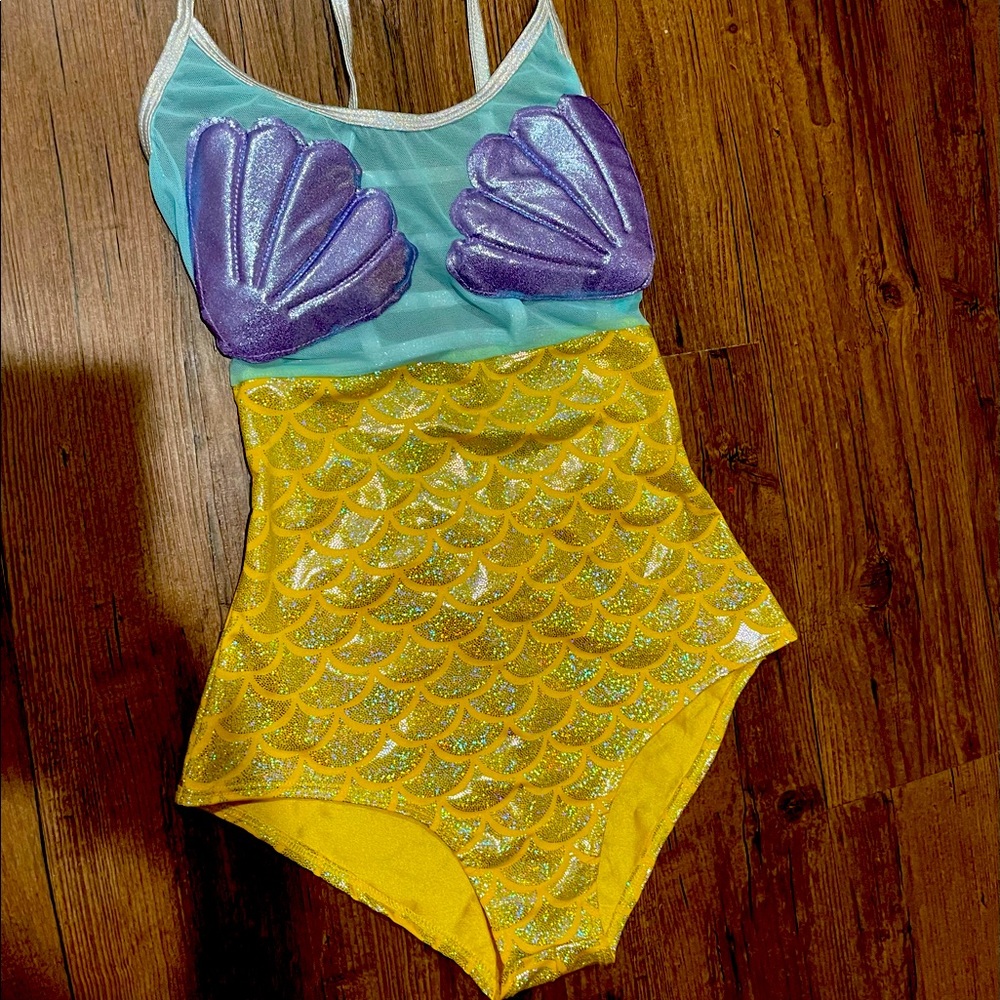 Roma mermaid outfit 🧜🏻‍♀️